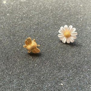 Kate Spade Daisy Bee Asymmetrical Stud Earrings